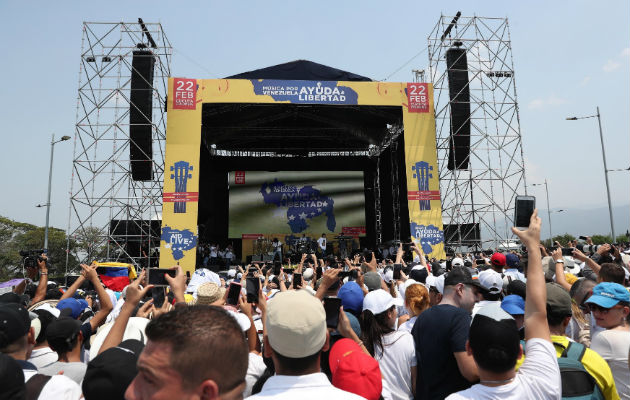 Vista general de la tarima del concierto Venezuela Aid Live en el puente fronterizo de Tienditas, en Cúcuta (Colombia).  Foto: EFE.