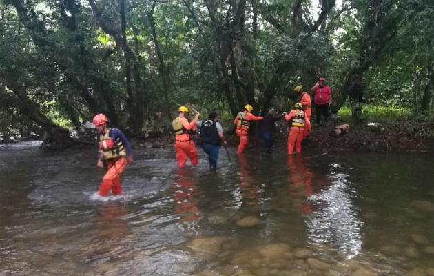  Se pidió apoyó al Sinaproc para sacar el cadáver del lugar. Foto: José Vásquez. 