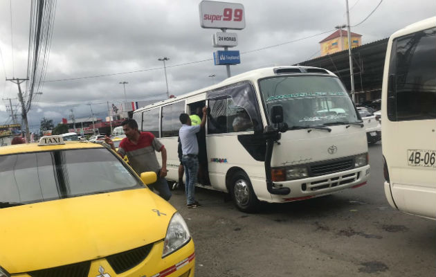 El operativo consiste en ubicar las unidades policiales en diferentes paradas de buses.