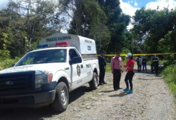 El cuerpo fue ubicado por trabajadores de una finca privada en el sector conocido como Calle Larga de Mata de Limón, en el corregimiento de Las Lomas, vía el Piñal. Foto/Mayra Madrid