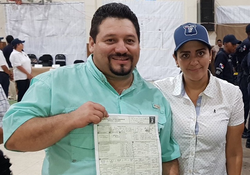 Samid Sandoval resulto electo el pasado 5 de mayo como alcalde de Santiago y diputado del 9-1.