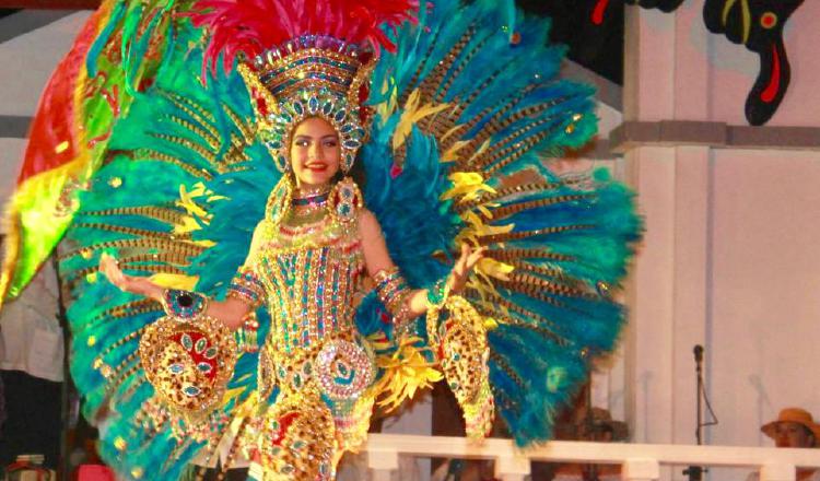 Princesa Juvenil, Laura Fabián: Garbo, belleza, arte  y colorido. Se lució durante la gala anual 'Ajé, Ajá Mi Bella Panamá', de  Proyecciones Ritmos y Tradiciones   Cortesía. 