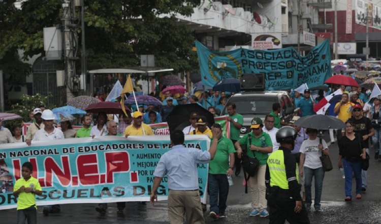 Para el 12 de julio  se hace el llamado para la primera marcha multitudinaria al nuevo Gobierno.