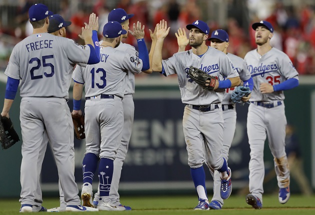 Jugadores de los Dodgers festejan. Foto:AP