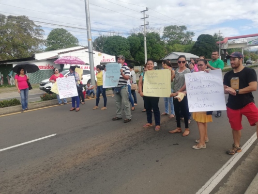 Desde hace un mes iniciaron las clases y aún faltan docentes por nombrar en la escuela Leopoldina Field del distrito de Dolega. Foto/José Vásquez