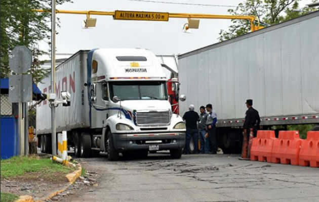 Piden a las autoridades aduaneras de la región resolver de manera eficiente y definitiva la situación.