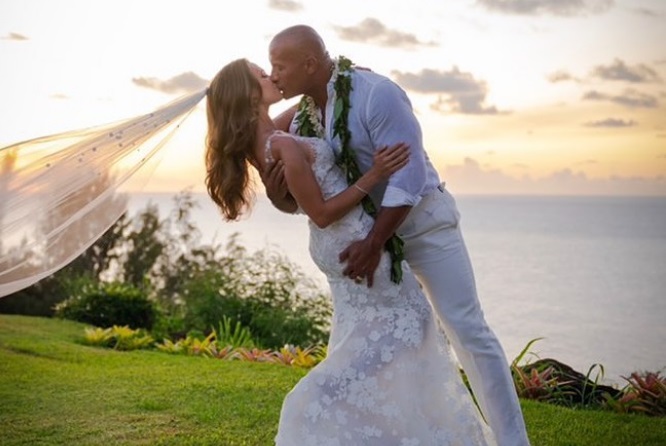 Dwayne Johnson y su esposa. Foto: Instagram