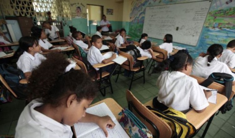 Los estudiantes de tercer y sexto grado tienen días para corregir defectos y obtener buenos resultados en la prueba. Foto: Panamá América