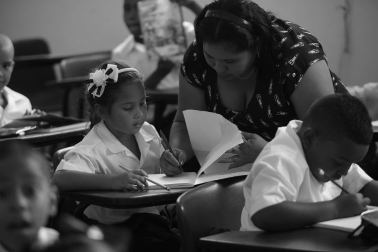 Educadores le prestan la debida atención a la comunicación interpersonal con los estudiantes.