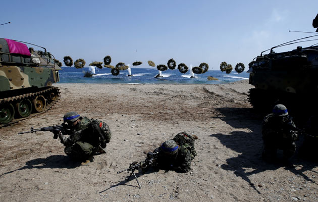 En ambos ejercicios militares participaban miles de soldados de Estados Unidos y de Corea del Sur, así como contingentes de Australia, el Reino Unido y Francia, entre otros. FOTO/AP