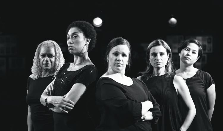Elenco de Ladies at the Alamo: Joyce Barr, Odette Versailles, Tevia Brooks, Beatriz Martin y María José Rojas. Odette encarna a Dede Cooper. Cortesía Theatre Guild.