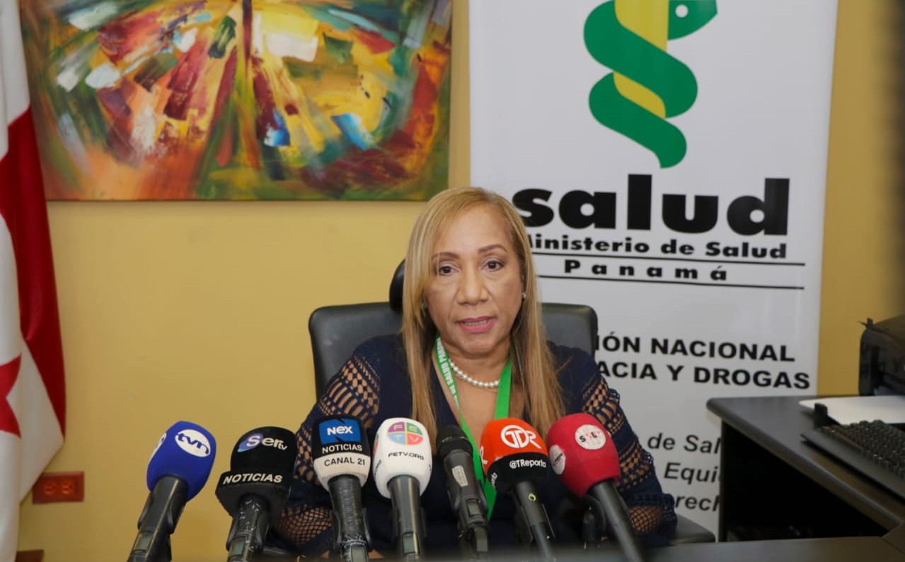 La directora nacional de Farmacia y Drogas del Minsa, Elvia Lau, hizo el anuncio sobre el retiro del mercado nacional de todos los medicamentos con contenido de ranitidina.