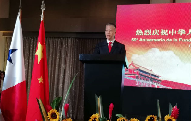 El embajador de China en Panamá, Wei Qiang. 