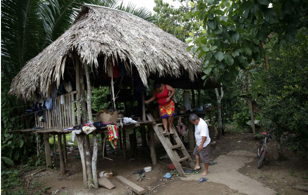 Los emberás de más edad están acostumbrados a sus ranchos. Foto: EFE