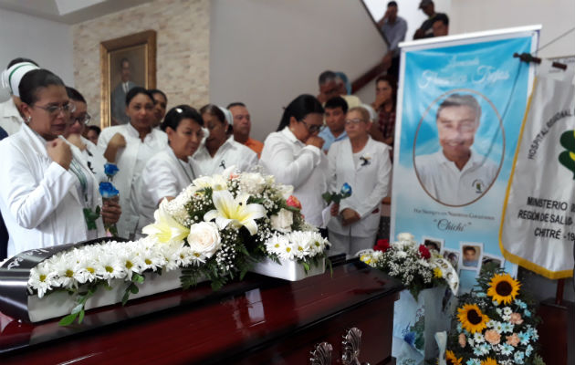 El joven enfermero era muy apreciado por sus colegas. El miércoles se realizaron las honras fúnebres. Foto: Panamá América.