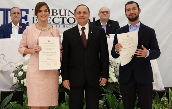 La ceremonia de entrega de credenciales se dio en la sede principal del Tribunal Electoral.