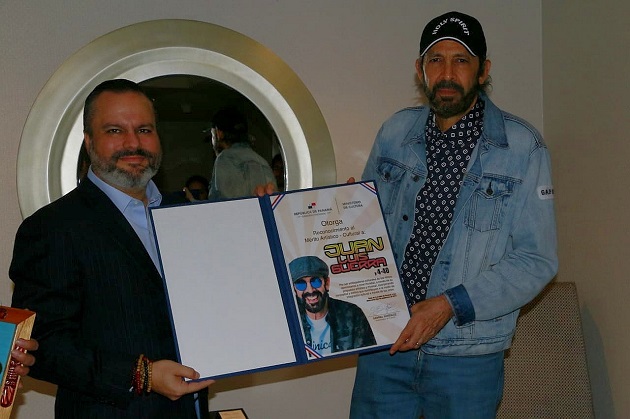 Juan Luis Guerra se presento ayer el Rommel Fernández.