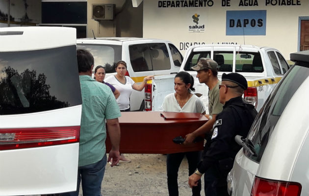  Los cuerpos fueron retirados pasada las 5:00 de la tarde de este martes. Foto: Mayra Madrid. 