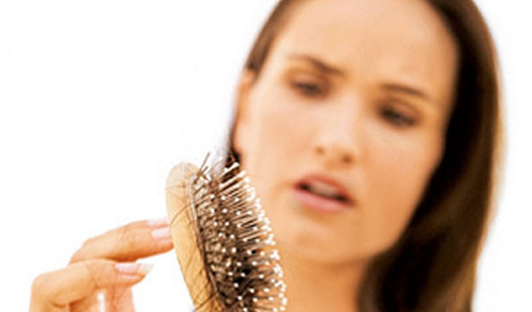 Los factores hereditarios, los procesos biológicos naturales y los cambios estructurales y funcionales pueden afectar el cuerpo y a la vez el cabello.
