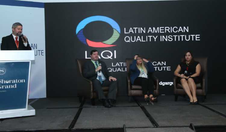 Expertos hablaron sobre la Responsabilidad Social Empresarial y la ética, entre otros temas. Cortesía de Hermes González