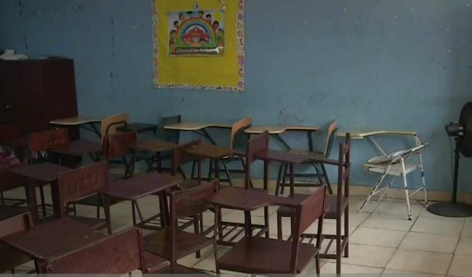 Las madres de los afectados afirman que la directora de este centro educativo no ha dado solución a la problemática.