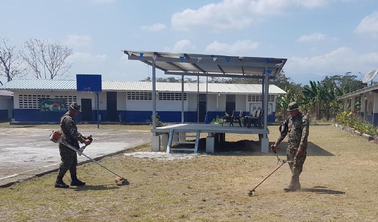 El apoyo para los trabajos estéticos y de limpieza ya comenzaron en algunas escuelas. Foto: Cortesía