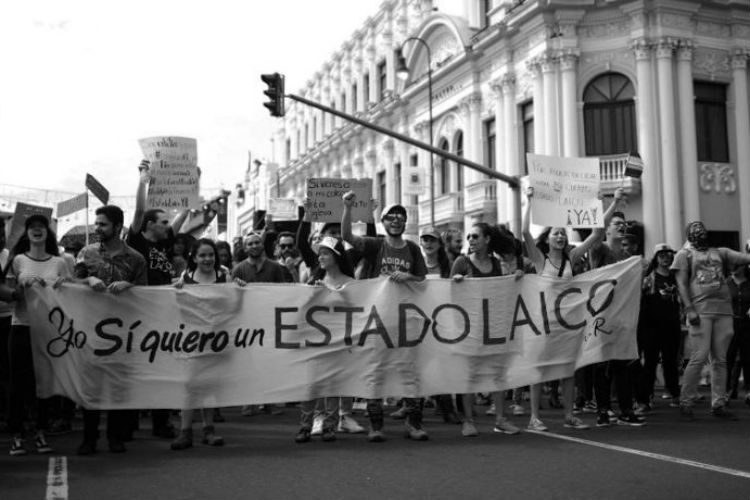 En diferentes países grupos han solicitado la separación de la Iglesia de los asuntos públicos en temas sensitivos. Foto: EFE.