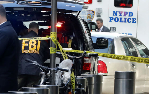 Un escuadrón de bombardeos de la policía fue enviado a las oficinas de CNN en la ciudad de Nueva York. AP