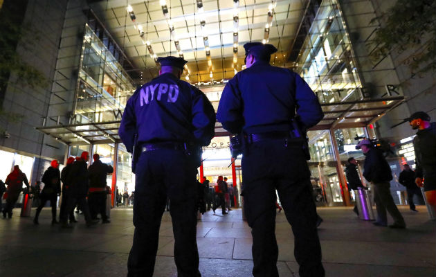 La Policía de Nueva York practicó recientemente un desalojo parcial del centro comercial Time Warner de Nueva York, edificio anexo a la sede de la CNN. EFE