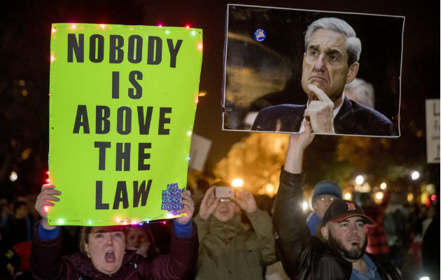 Manifestantes en Washington piden se continúen investigaciones. Foto: AP.