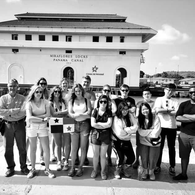 Un grupo de estudiantes de la Universidad de Nebraska, en su visita al Canal de Panamá y al Fuerte San Lorenzo en Colón, en enero de 2019.. Foto: Cortesía del autor. 