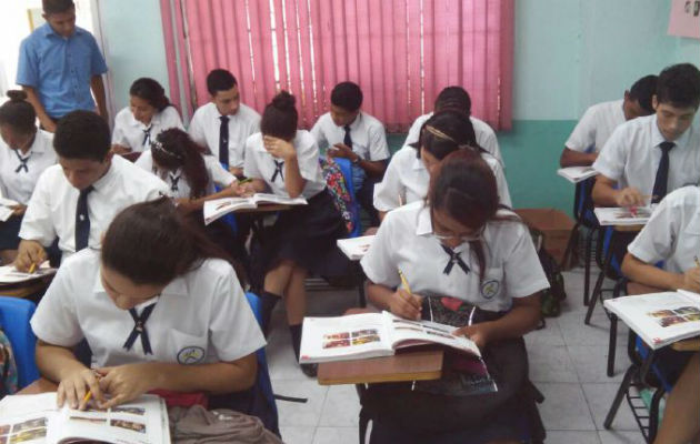 Estudiantes del Instituto Fermín Naudeau son capacitados a nivel local, otro de los componentes del programa Panamá Bilingüe. Cortesía