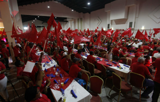Miembros del partido FAD.
