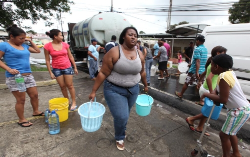 Además de la falta de agua en el sector norte de la ciudad,algunas casas resultaron inundadas.