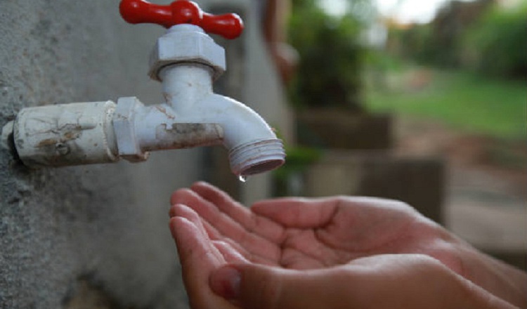 Se recomendó a la población abastecerse de agua, pero de forma razonable. Foto: Panamá América