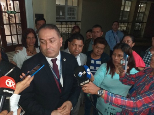 El abogado acusador, Amilcar Fuentes le dijo durante sus alegatos a Roberto Moreno Grajales que fue un cobarde, que mató a la profesora quien no quería nada con él y luego la enterró en la propia finca de la familia. Foto/José Vásquez