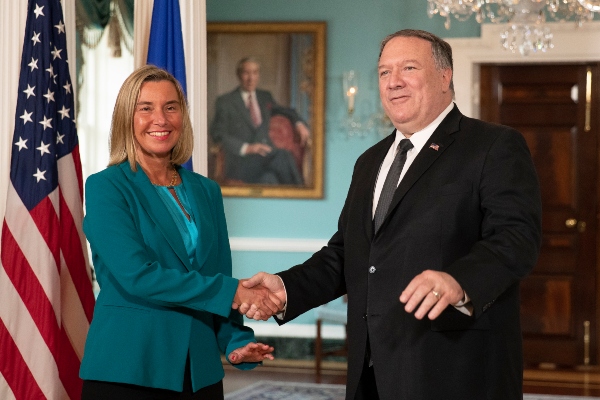 El Secretario de Estado Mike Pompeo se reúne con la Alta Representante de la Unión Europea, Federica Mogherini. FOTO/AP