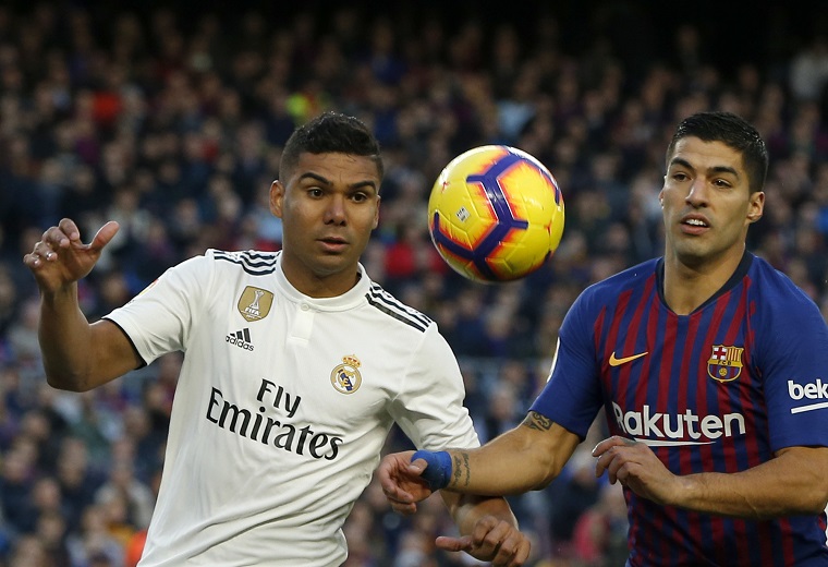 Casemiro en la marca de Luis Suárez Foto AP