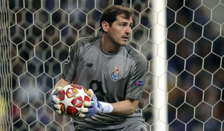 Iker Casillas, que cumplirá 38 años el próximo 20 de mayo, vive su cuarta temporada en el Oporto. Foto AP