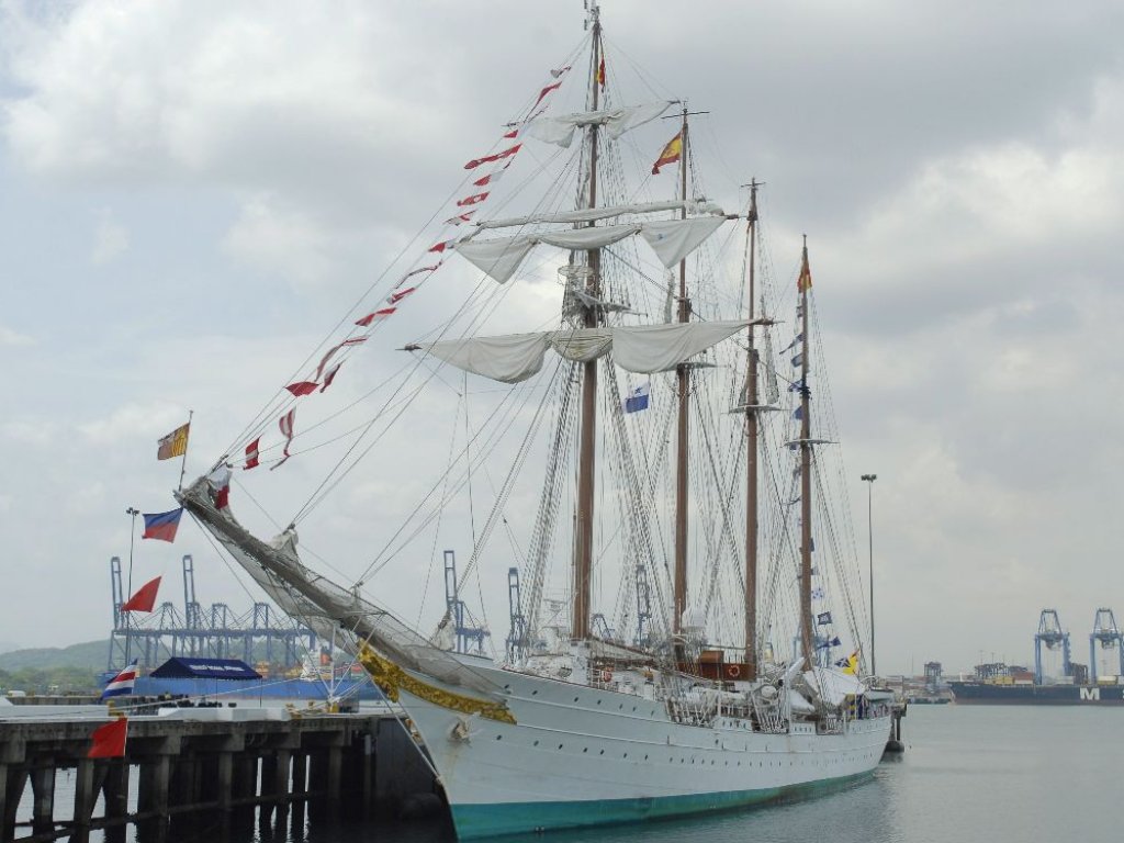 Buque escuela español celebra en Panamá V Centenario descubrimiento