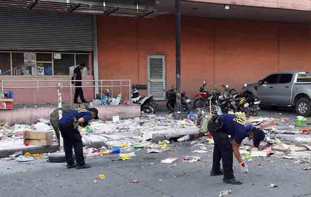 La explosión, que dejó dos muertos y decenas de civiles heridos, fue detonada por presuntos militantes vinculados al llamado Estado Islámico. FOTO/AP 