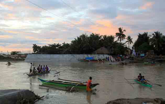 El número de víctimas "está pendiente de verificación", advirtió el NDRRMC en su último comunicado. FOTO/AP