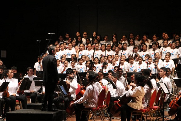 Su don para la música fue el disfrute de la audiencia durante el cierre del Tercer Campamento de Canto Coral y Práctica Orquestal. Foto: MiCultura 