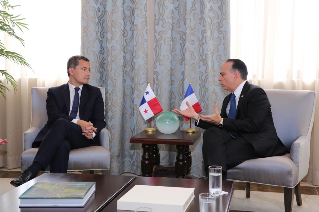 El canciller Alejandro Ferrer, recibió al ministro Darmanin en una reunión de trabajo que duró casi dos horas.