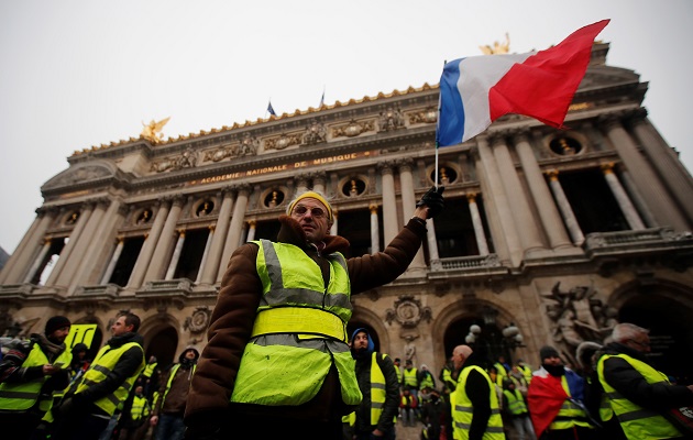 A la espera de los datos definitivos del Ministerio del Interior, en toda Francia hubo a media jornada 33.500 manifestantes, y solo en París, 2.200, frente a los 77.000 y 10.000, respectivamente, de hace siete días.