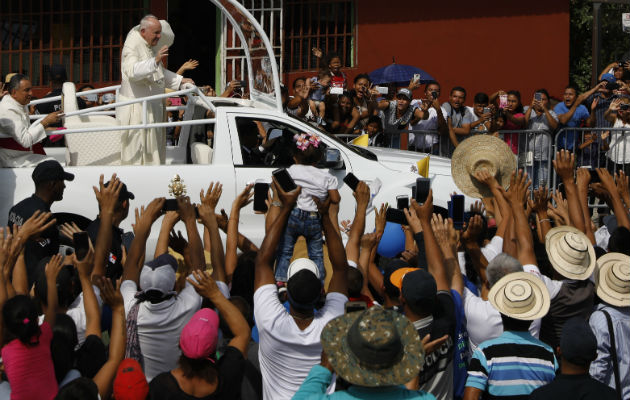 Recorrido del papa Francisco al corregimiento de Las Garzas. Foto:AP/EFE