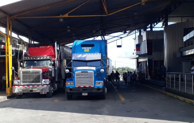 Camioneros reanudaron su camino. José Vásquez