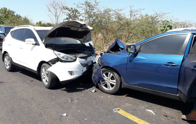 Del impacto así quedaron los vehículos. Foto: Thays Domínguez.