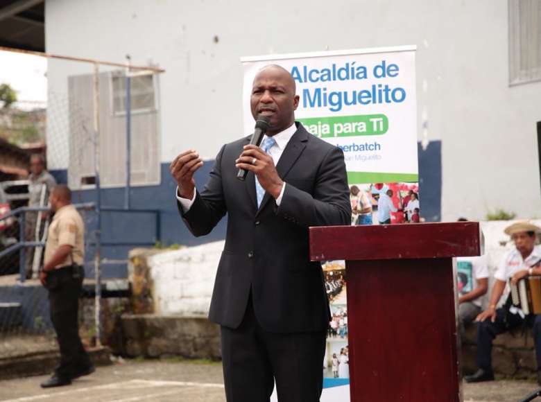 Gerald Cumberbatch recogió 9,765 firmas para avalar su candidatura independiente.