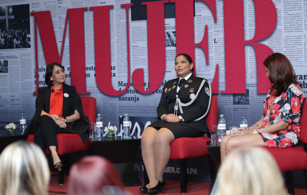 Gisela Álvarez de Porras, Ayda Villarreal y Gisela Tuñón, durante el conversatorio 'Made in Panama'. Foto Archivo.